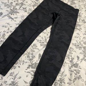 Lululemon Black Camo Wunder Unders Sz 4